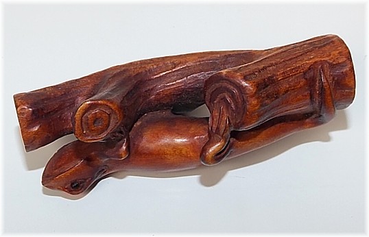 ящерка на ветке, японская нецке