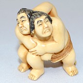 японская нэцкэ из слоновой кости Борцы сумо