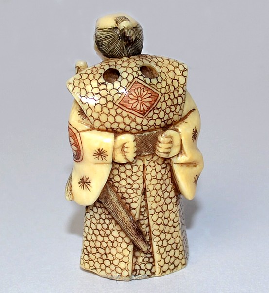 японская старинная нэцкэ из слоновой кости САМУРАЙ