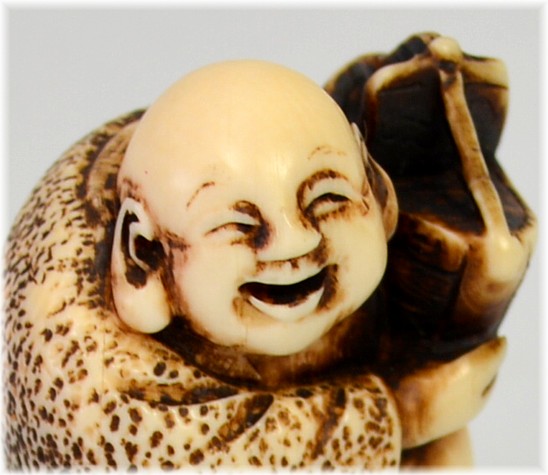 Хотэй, один из Семи Богов Счастья, японская нэцка из слоновой кости