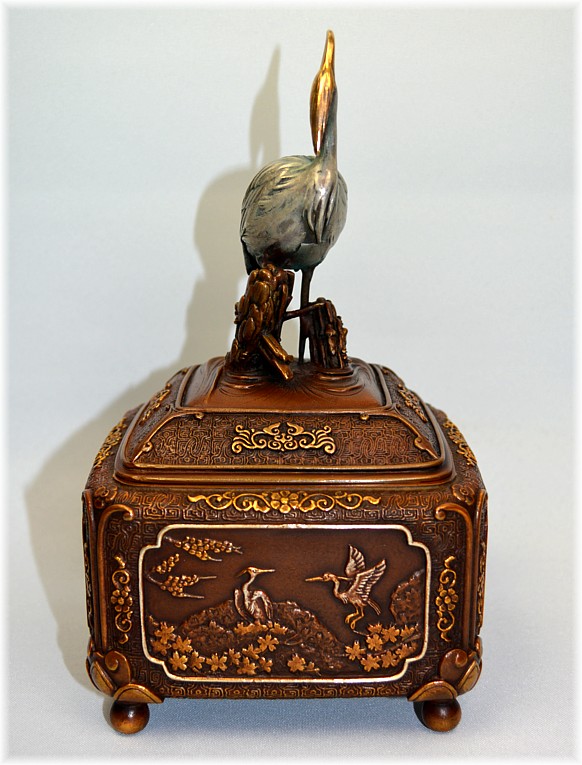 японская бронзовая шкатулка с фигурой белой цапли на крышке, Такаока, 1930-е гг.