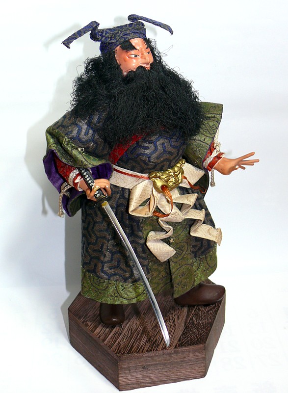 Сёки с мечом в руке, герой японского эпоса, антикварная японская кукла