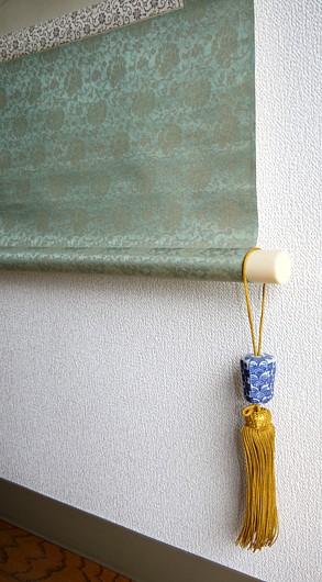 фучин - отвес для японского свитка. Фарфор, подглазурная роспись, Япония, 1920-е гг.