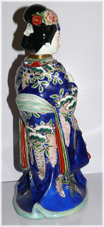 японская антикварная фарфоровая статуэтка Дама в кимоно, 1800-50-е гг.