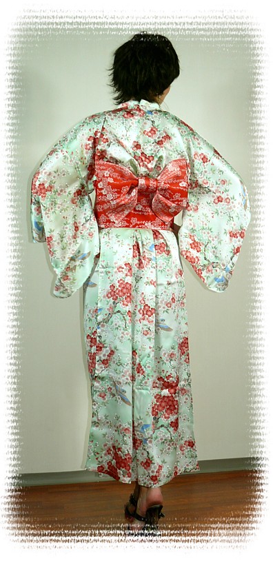 японское шелковое кимоно