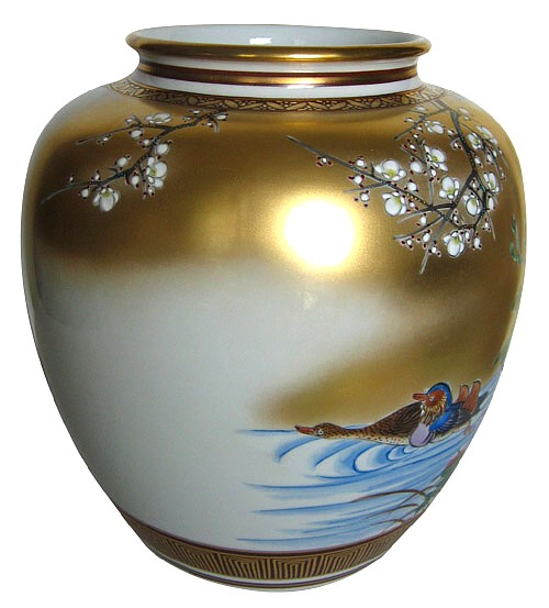 japanese kutani  porcelain hand painted vase, 1950's. The Japonic Online Store