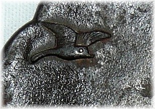 деталь изображения на кованной гарде японского меча