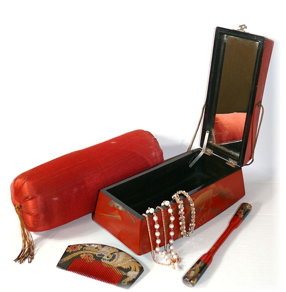 японский лаковый подголовник с шелковой подушечкой и зеркалом