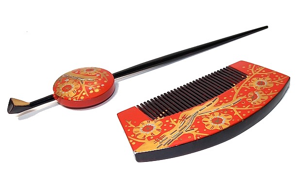 японский расписной гребень и длинная шпилька для украшения прически, 1950-е гг.