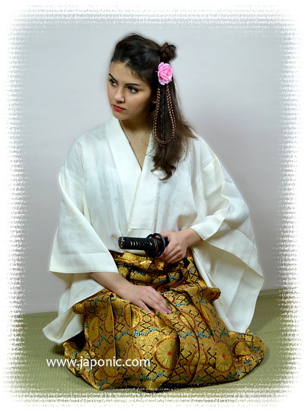japanese traditional outfit: hakama and kimono